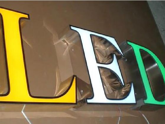 全南介绍LED招牌的基础知识。